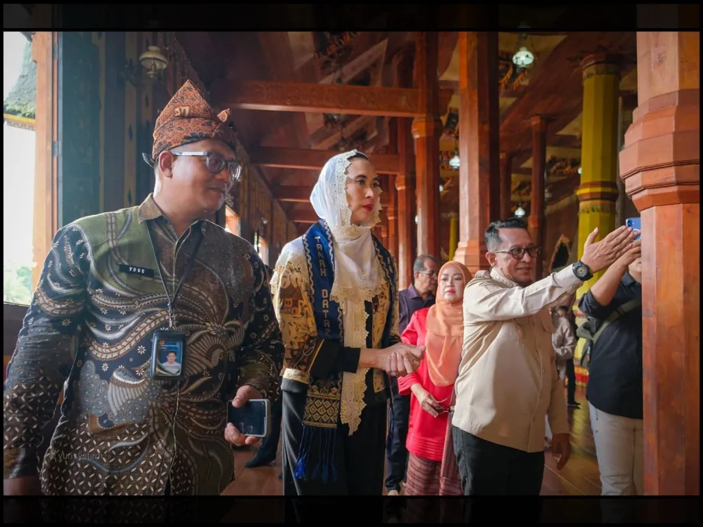 Menteri Pariwisata Kunjungi Istano Basa Pagaruyung, Dorong Promosi Tanah Datar