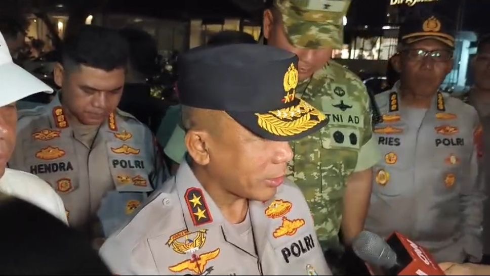 Kapolda Jabar Turun Langsung Amankan Aksi Anarkis di Bandung Jumat Sore