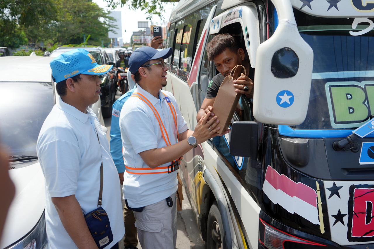 KAI Daop 3 Cirebon Gelar May Day dengan Aksi Sosial dan Keselamatan