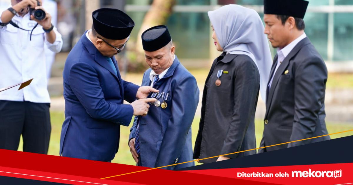 Sulbar Anugerahkan Satyalancana kepada Tiga ASN Pendidikan
