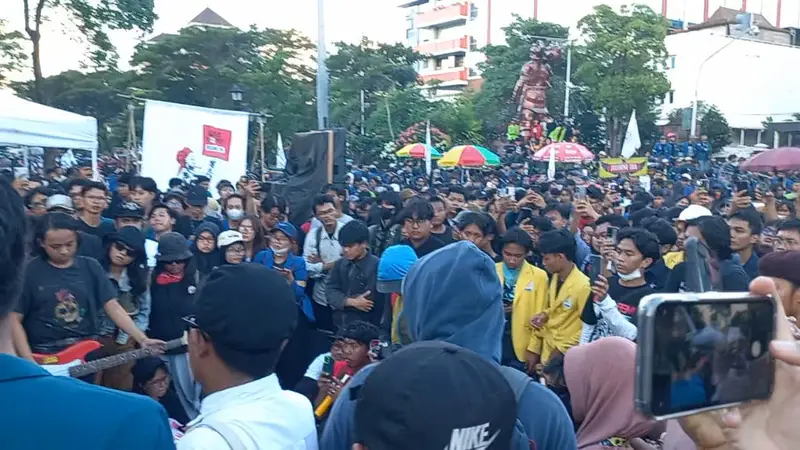 500 Buruh & Mahasiswa Desak Gubernur Jateng Tangani PHK Sepihak