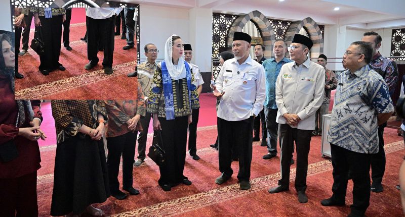 Pemprov Sumbar Luruskan Video Viral Menteri Pariwisata Pakai Sepatu Masjid