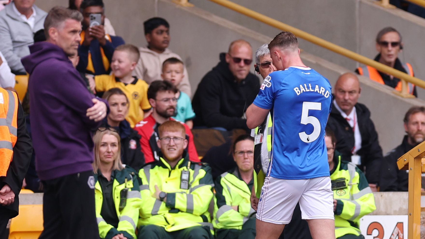 Wolves vs Sunderland 1-1: Dan Ballard Kartu Merah Akibat Tarik Rambut