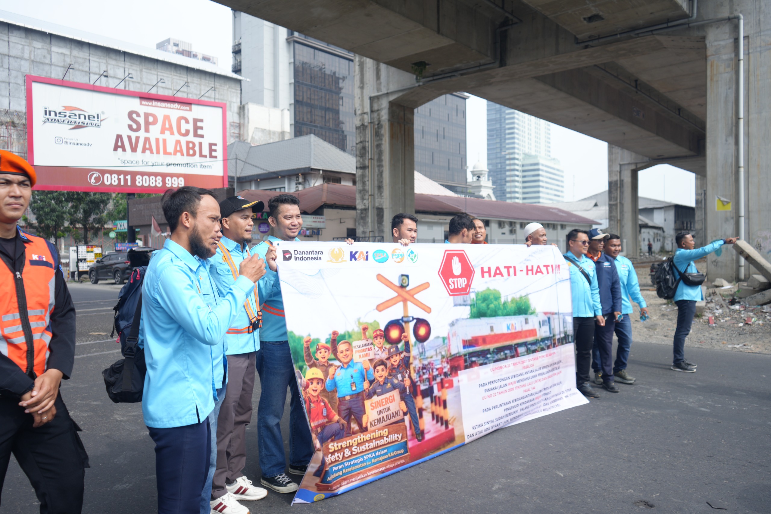 KAI Sumut dan SPKA Sosialisasi Keselamatan Perlintasan saat Libur Buruh