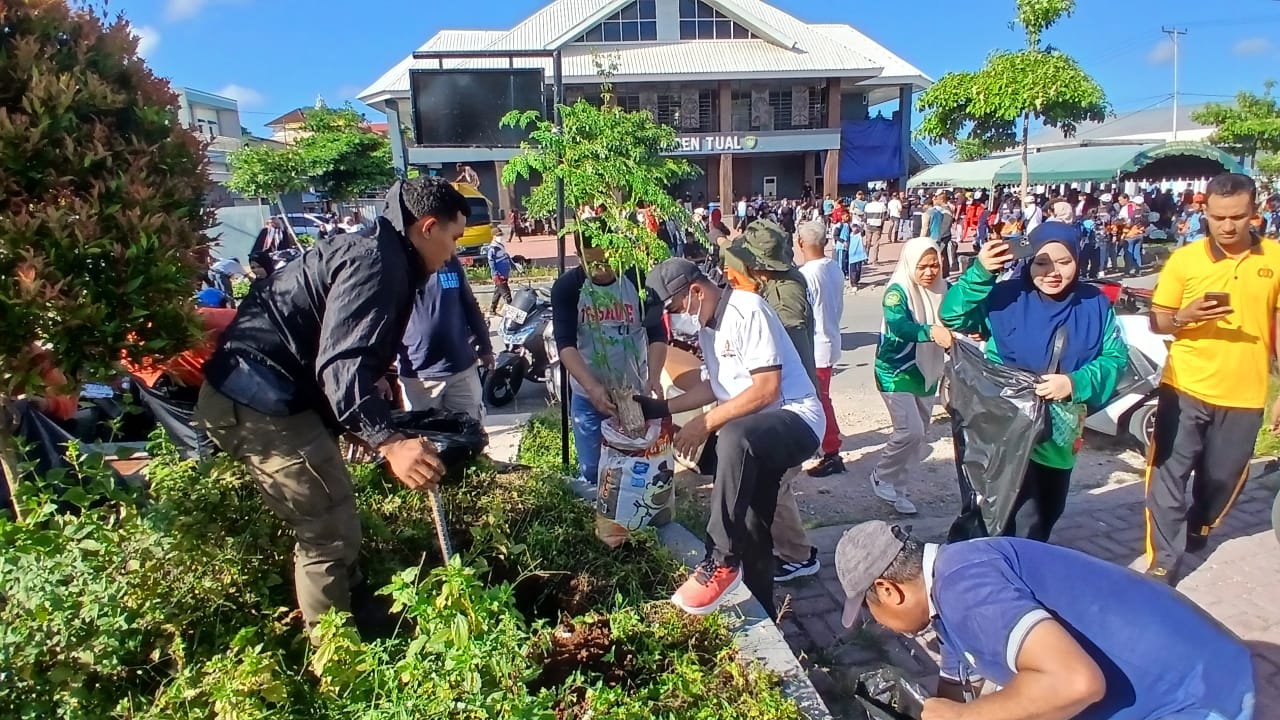 Tual Tanam 1.000 Pohon Kelor Rayakan Hardiknas 2026