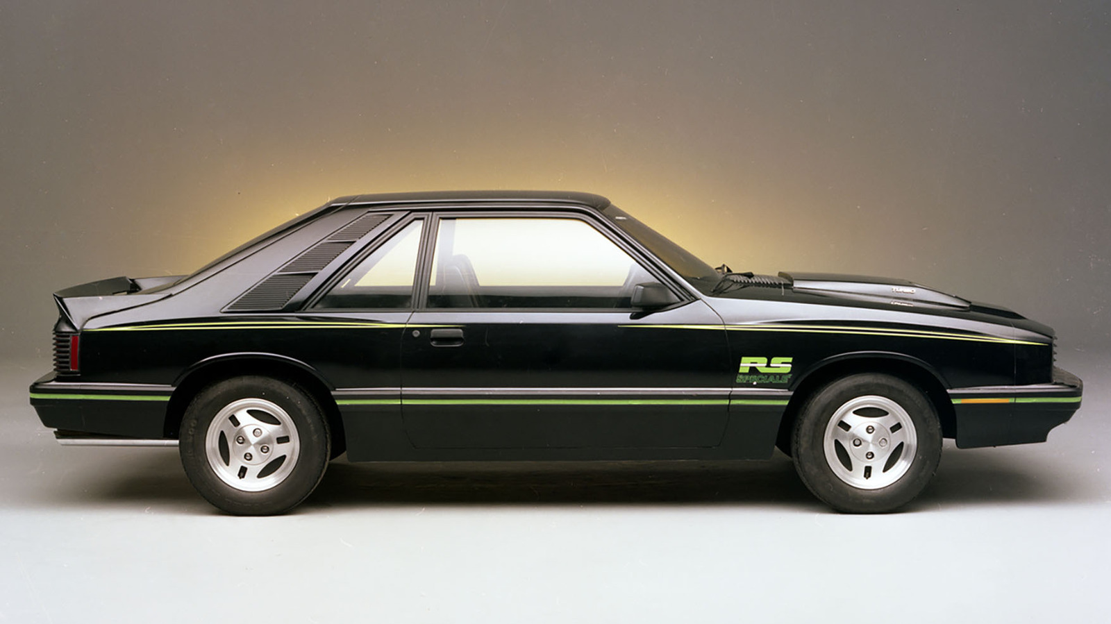 Lincoln Mark VII LSC dan Mobil Muscle 80-an Kembali Populer