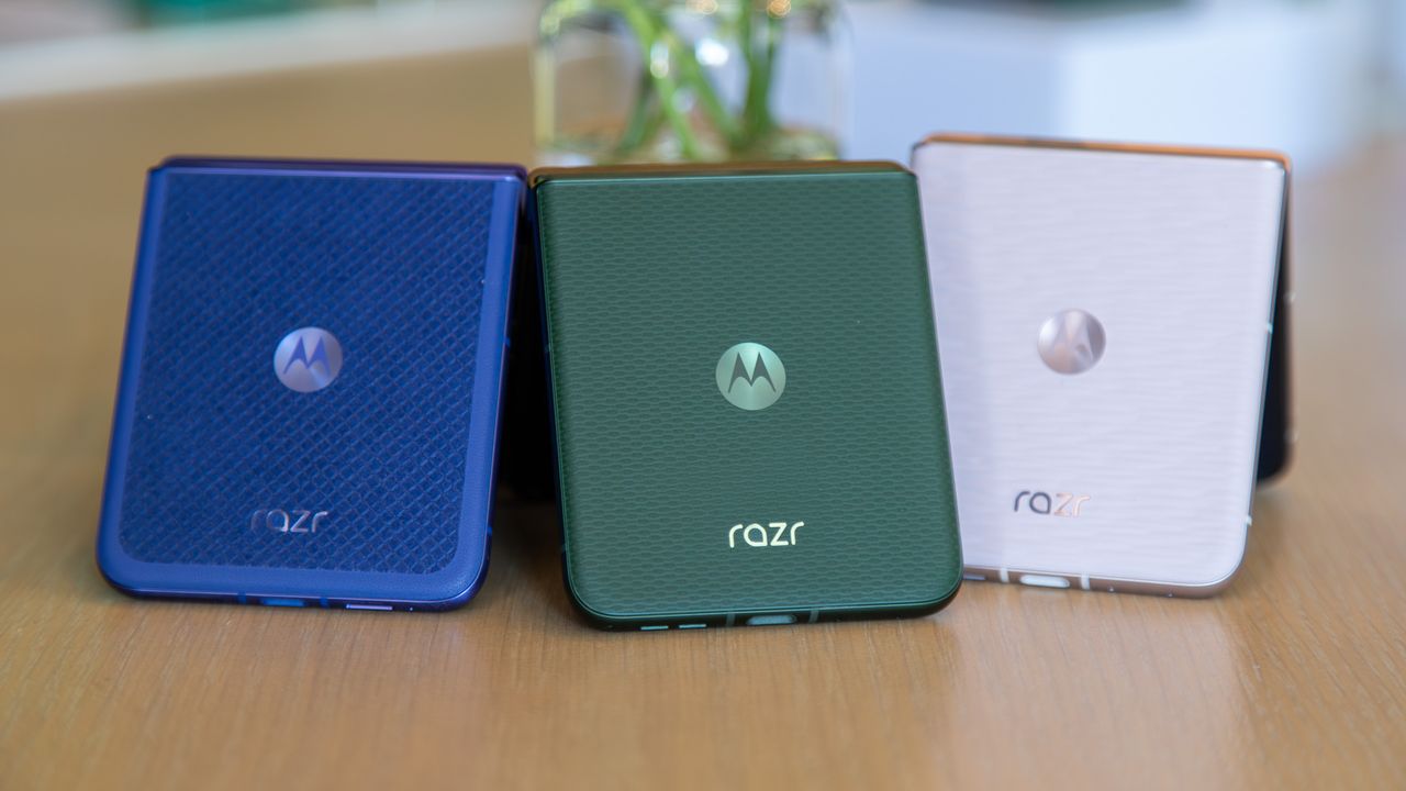 Motorola Razr 2026 Meluncur dengan Baterai Karbon dan Kamera Pantone