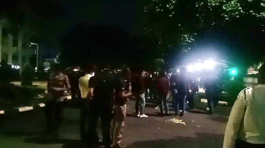 500 Mahasiswa Kepung DPRD Karawang Tuntut Solusi Kemiskinan Ekstrem