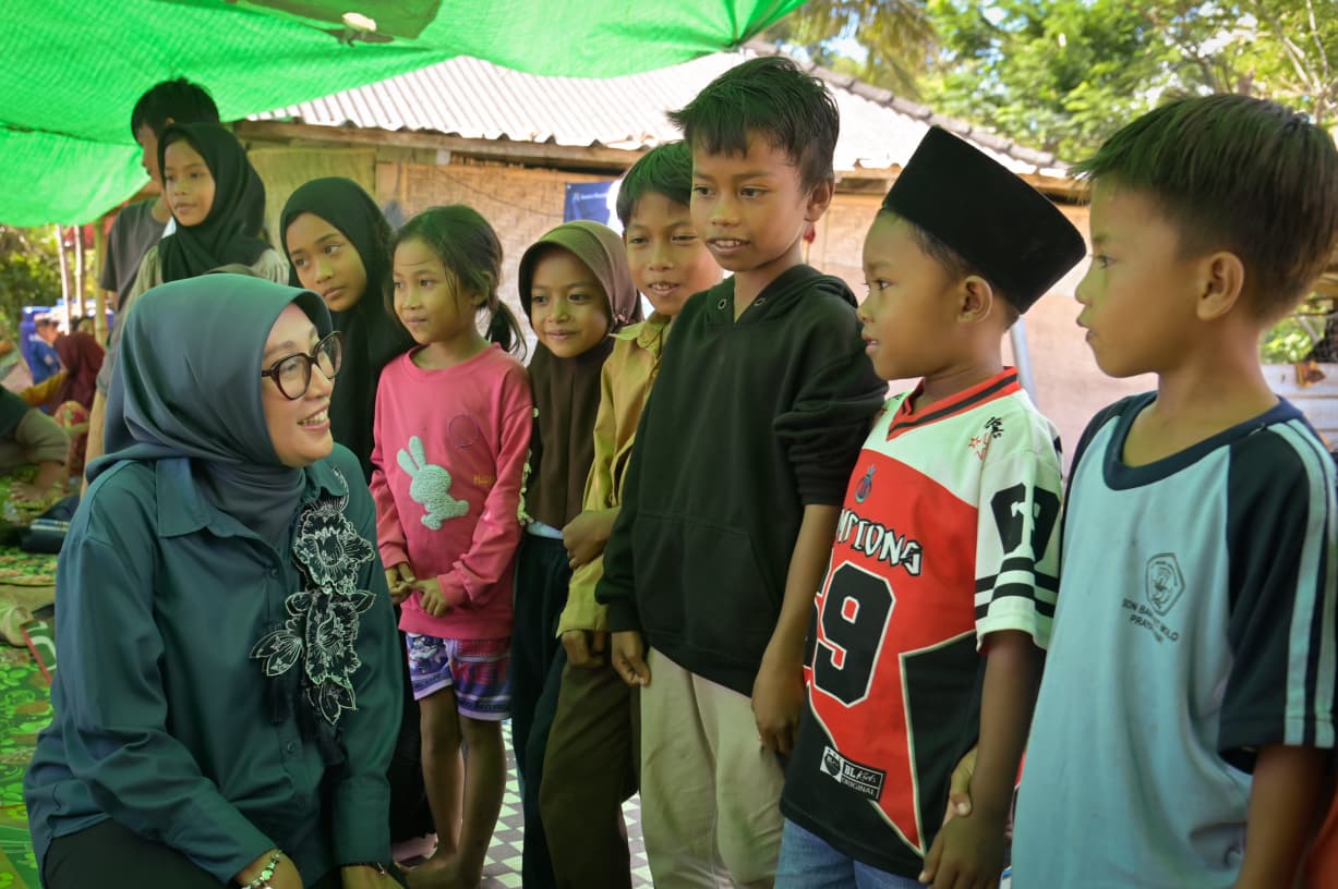 Bunda Literasi NTB Soroti Siswa Jalan Kaki 2 Jam di Lombok Tengah