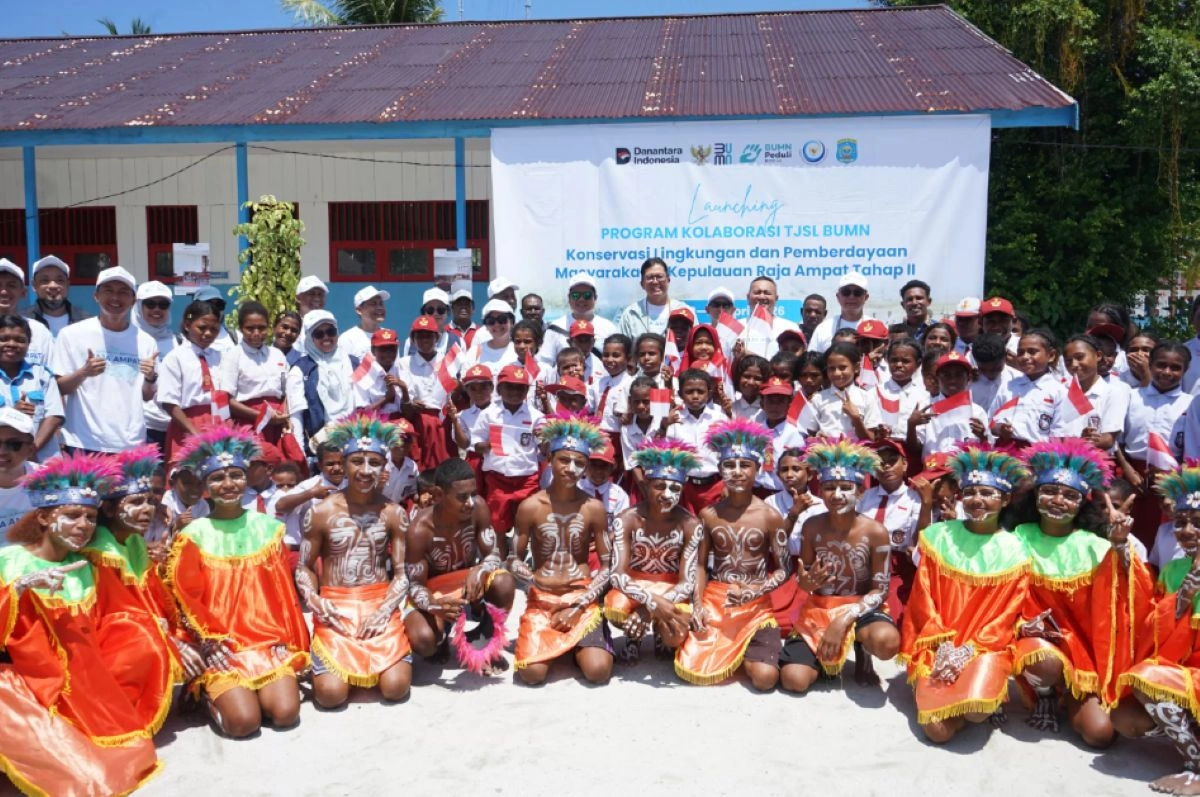PERURI Pimpin 15 BUMN Listriki 178 Rumah dan Rehabilitasi Karang
