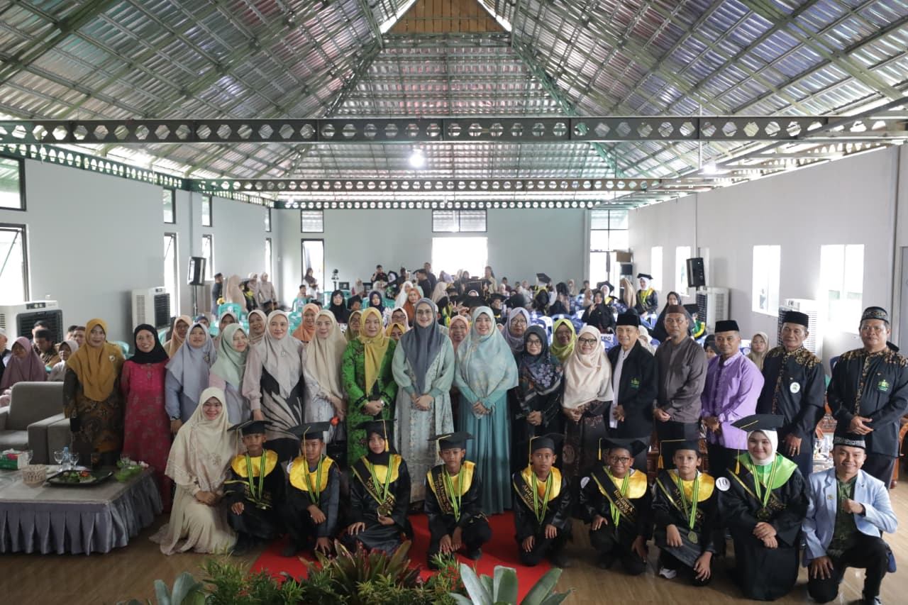 TP PKK Babel Wisuda 200 Santri Bangka, Tekankan Karakter Keluarga