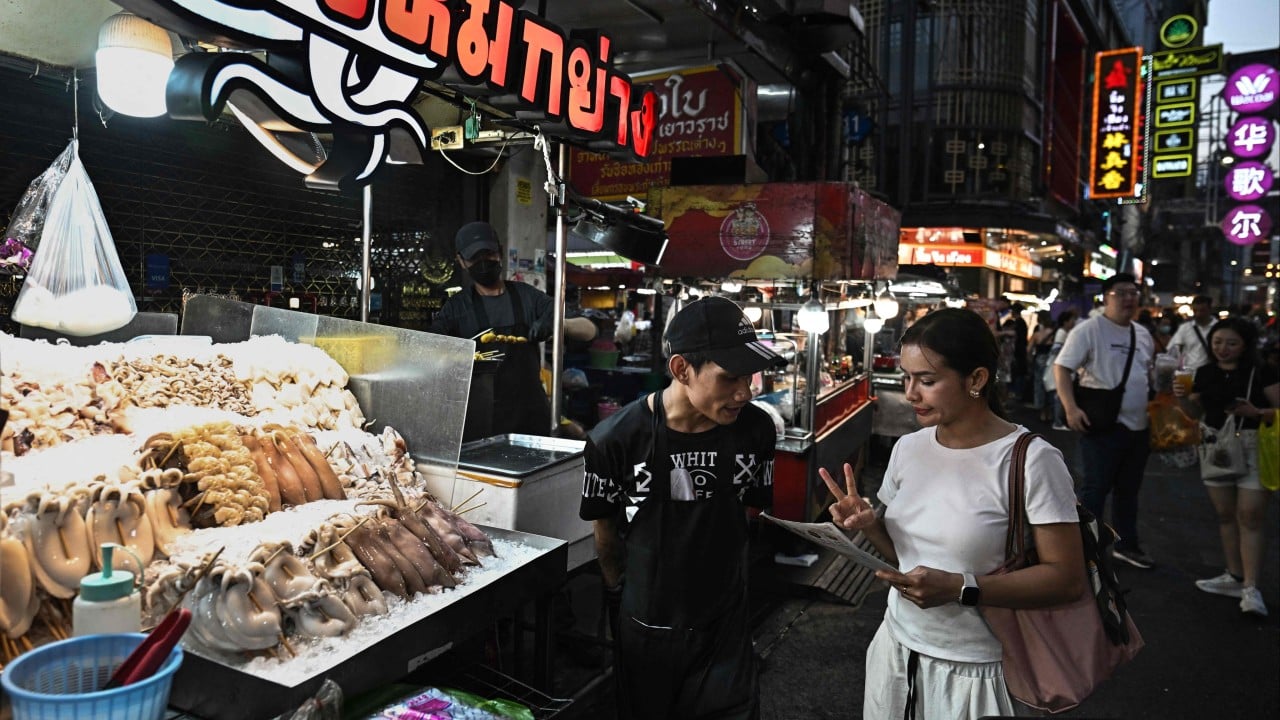 Pemerintah Bangkok Relokasi PKL Kuliner Ikonik ke Hawker Center Modern