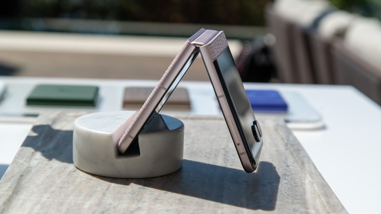 Motorola Razr 2026 Meluncur Bawa Empat Model dengan Baterai Silikon Karbon