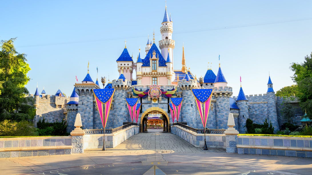 Disney Parks 2026 Hadirkan Karakter Star Wars Klasik dan Wahana Monsters Inc