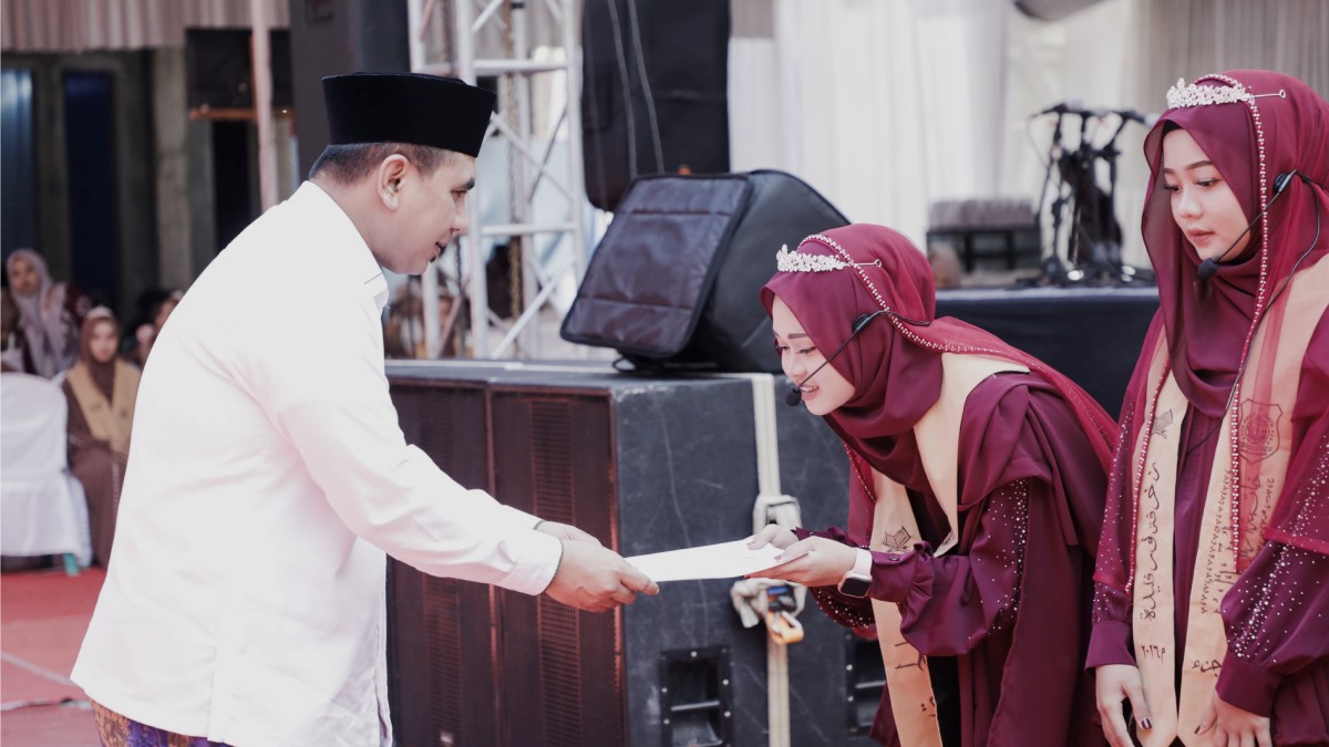 Pemprov Jateng Beri Tali Asih Rp 1 Juta bagi Ribuan Santri