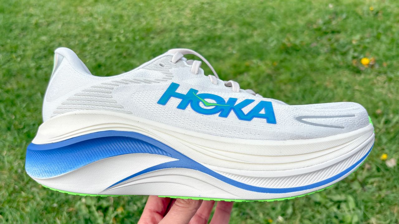 Hoka Skyward X 2 Gunakan Carbon Plate Harga Rp 3,6 Juta Mei 2026