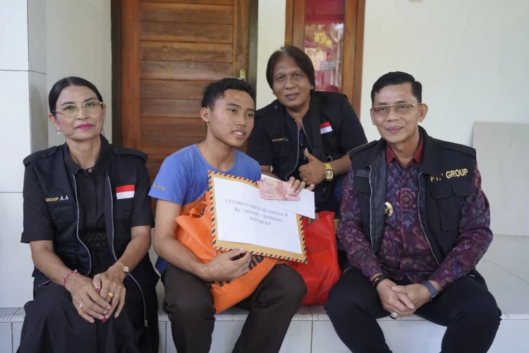 Bupati Klungkung Rehab Rumah dan Biayai Sekolah Warga Nusa Penida