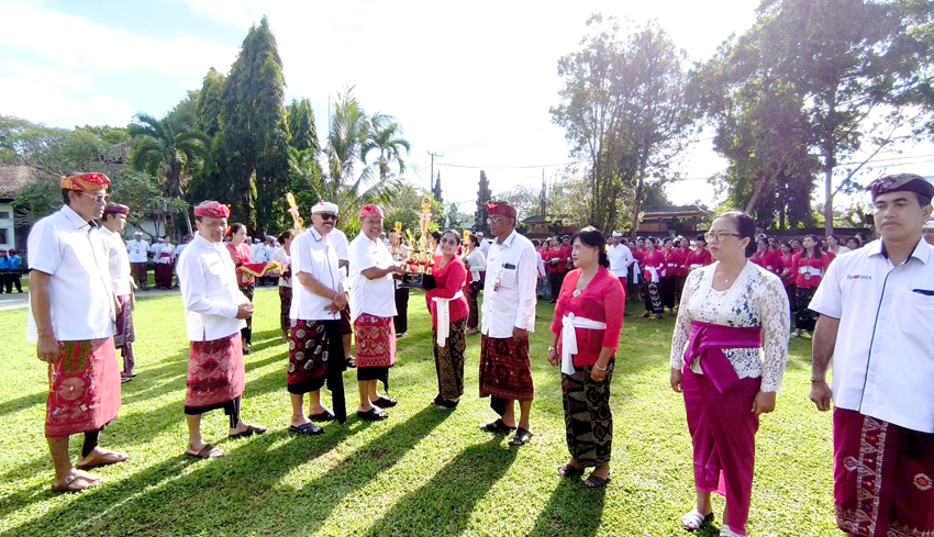 Bupati Bangli Alokasikan Beasiswa Rp 3 Juta bagi Guru Belum S1