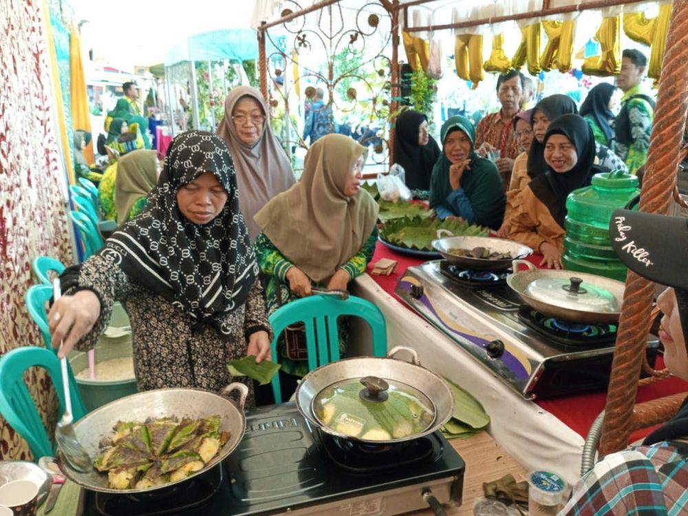 Warga HSU Serbu Kuliner Gratis dan 41 Jenis Wadai Tradisional