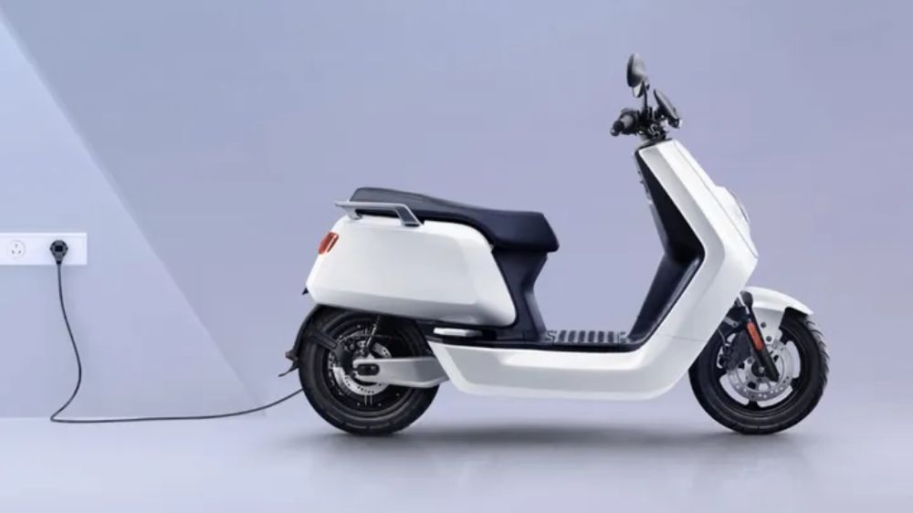 Selis E-Max 2026 Tekan Biaya Transportasi Hingga Rp1,4 Juta Per Bulan