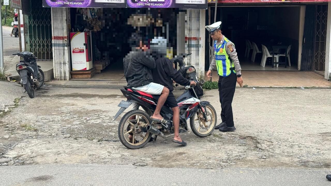 Polres Melawi Tindak Tegas Pengendara Tanpa Helm dan Knalpot Brong