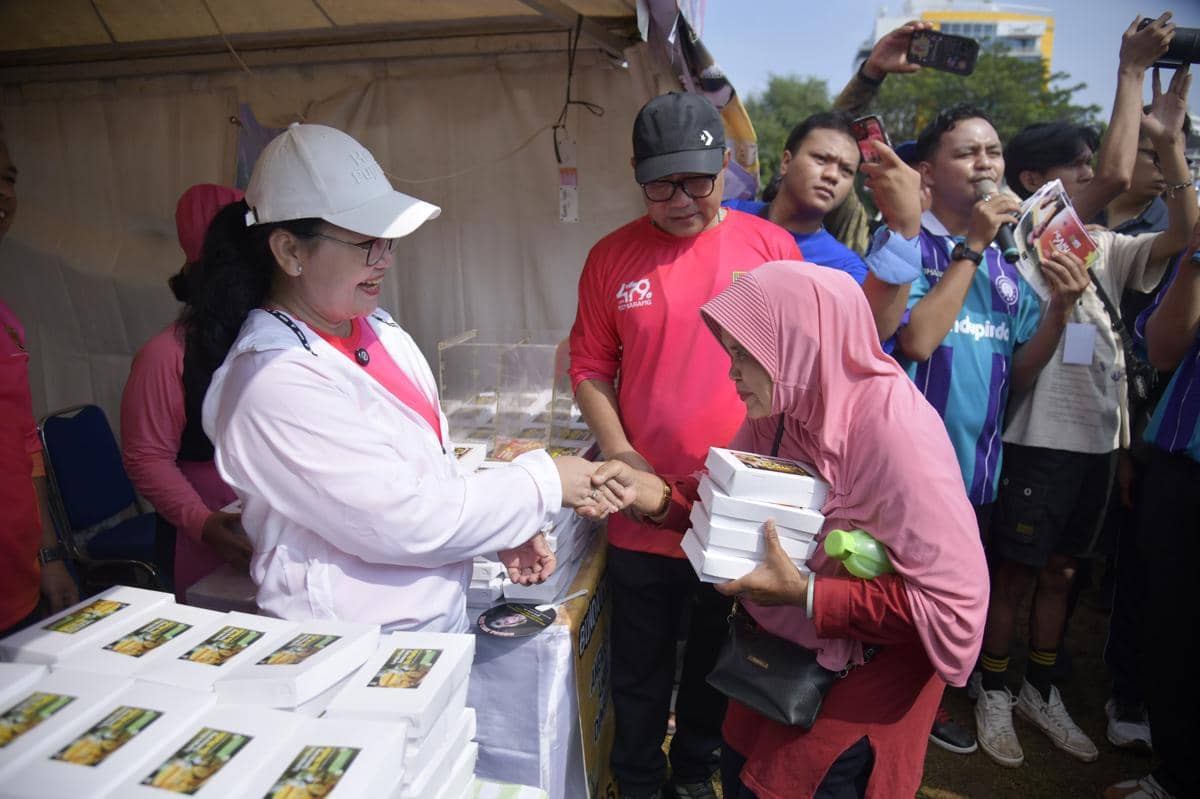 Pemkot Semarang Tukar Sampah Botol Plastik dengan Lumpia Gratis
