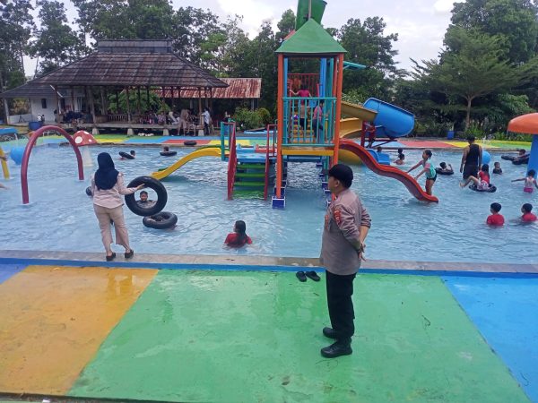 Polsek Muncang Jaga Keamanan Wisata Kolam Renang Ranca Hideng Lebak