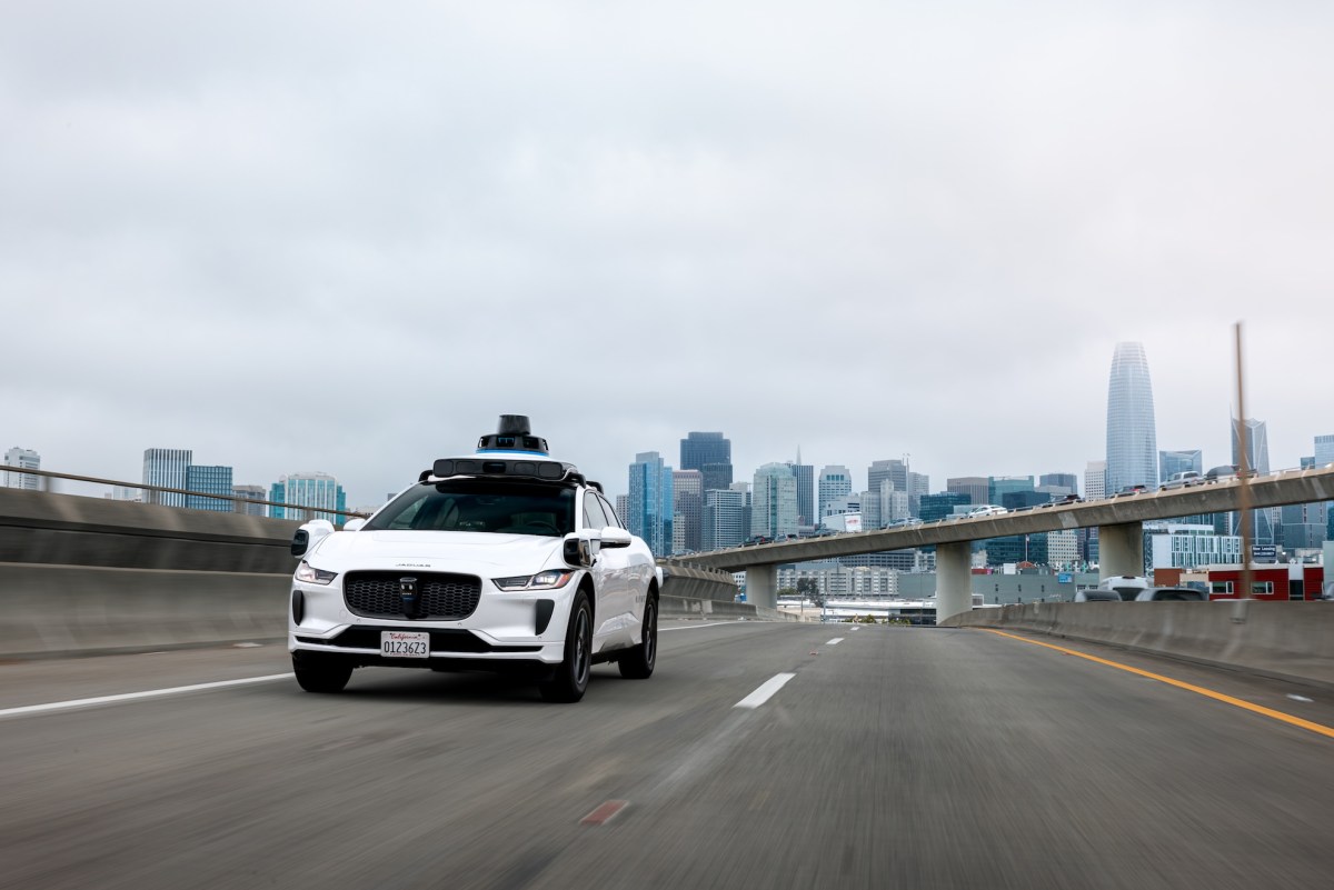 California DMV Rilis Aturan Tilang Robotaxi dan Operasional Truk Otonom