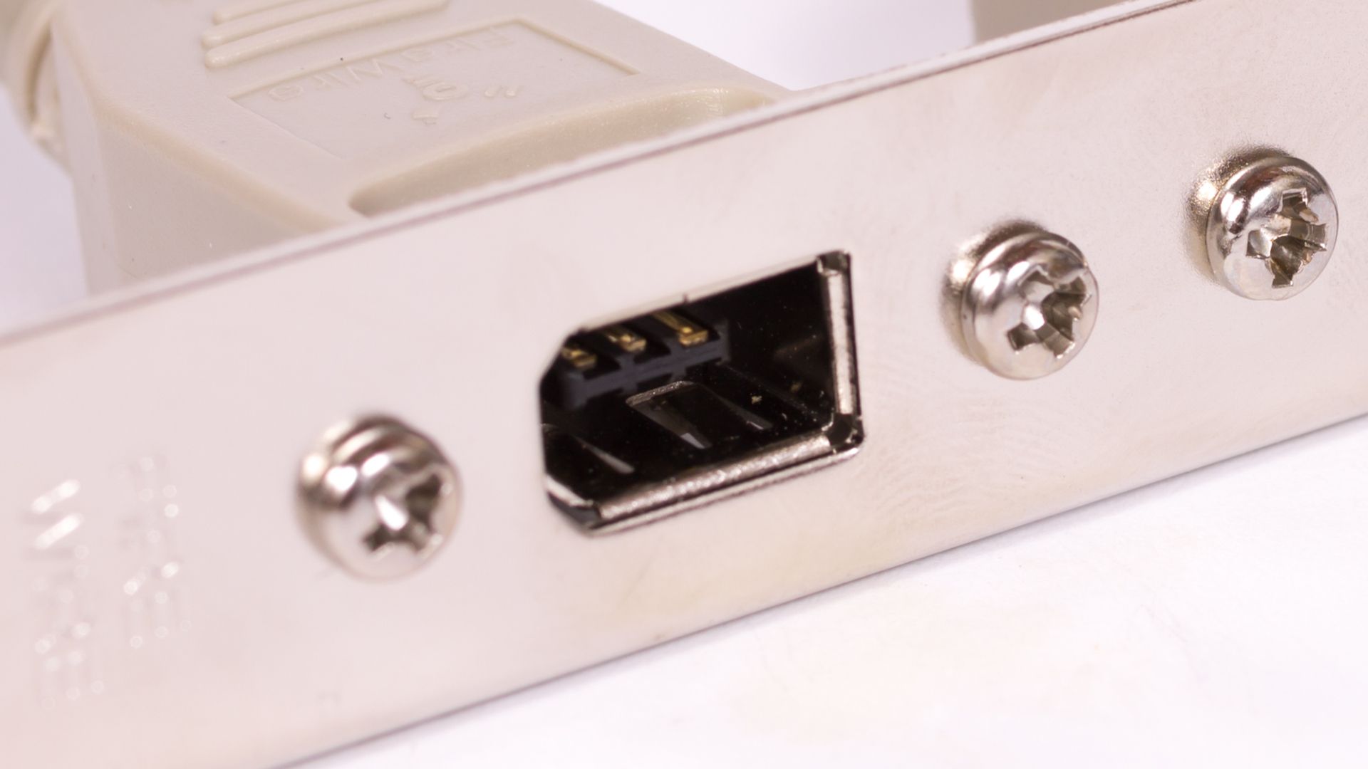 Evolusi Apple FireWire Menjadi Teknologi Thunderbolt 5 Berkecepatan 120Gbps