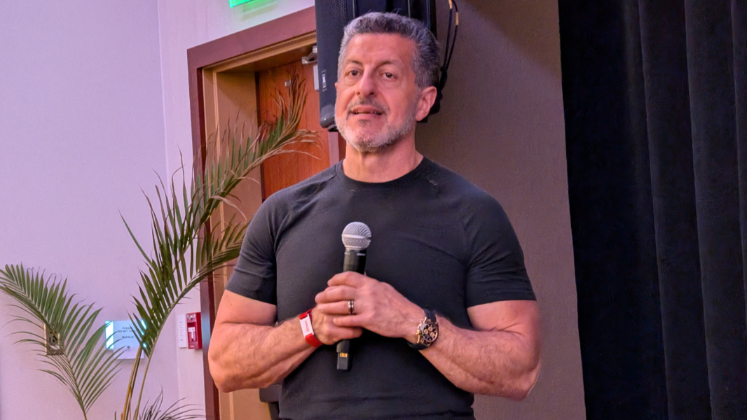 Intel Rekrut Alex Katouzian dari Qualcomm demi Perkuat Divisi Chip PC dan AI