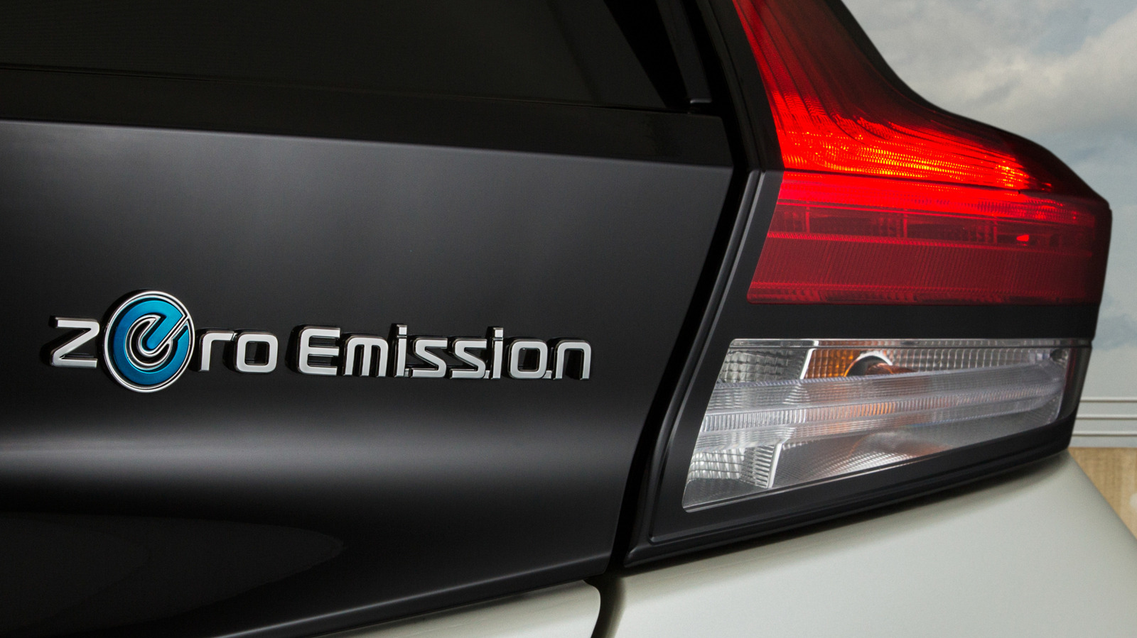 Nissan Leaf Alami Depresiasi Harga 63 Persen Lampaui Tesla Model S
