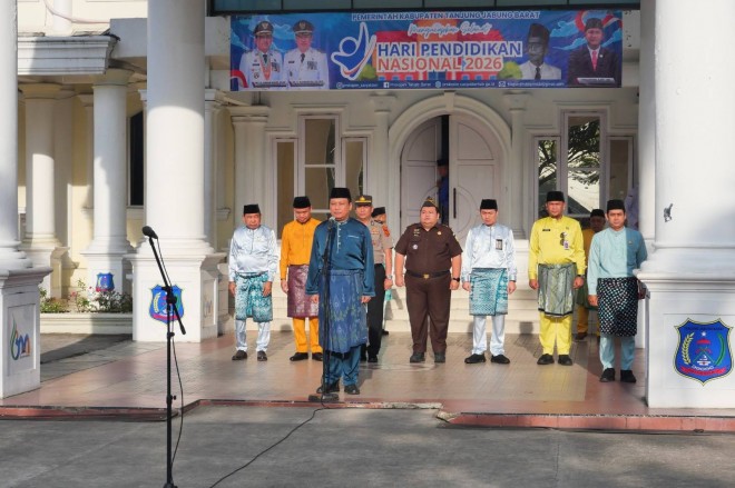 Wabup Tanjab Barat Katamso Tekankan Pemerataan Mutu Pendidikan Hardiknas 2026