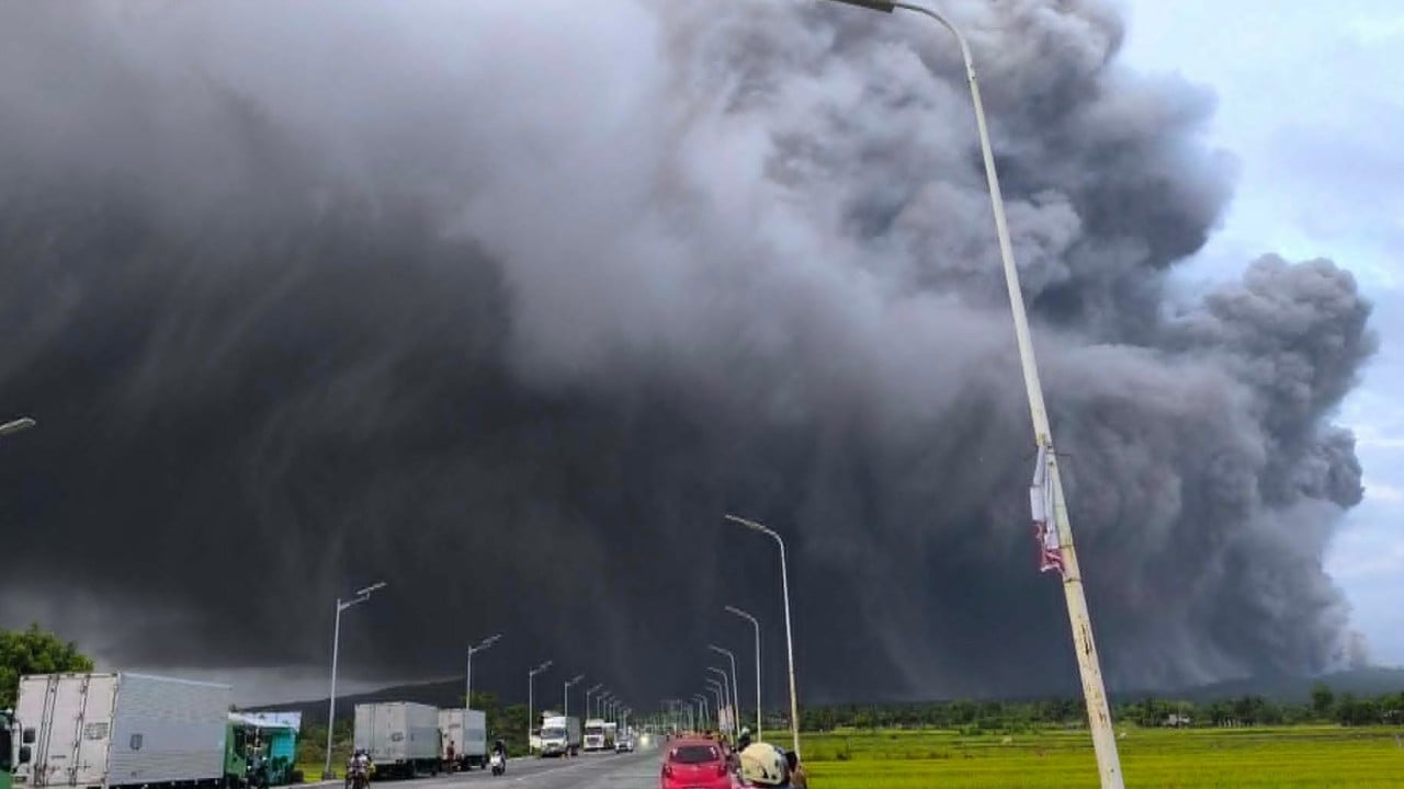 Gunung Mayon Filipina Luncurkan Awan Panas, 300 Keluarga Dievakuasi Mendadak