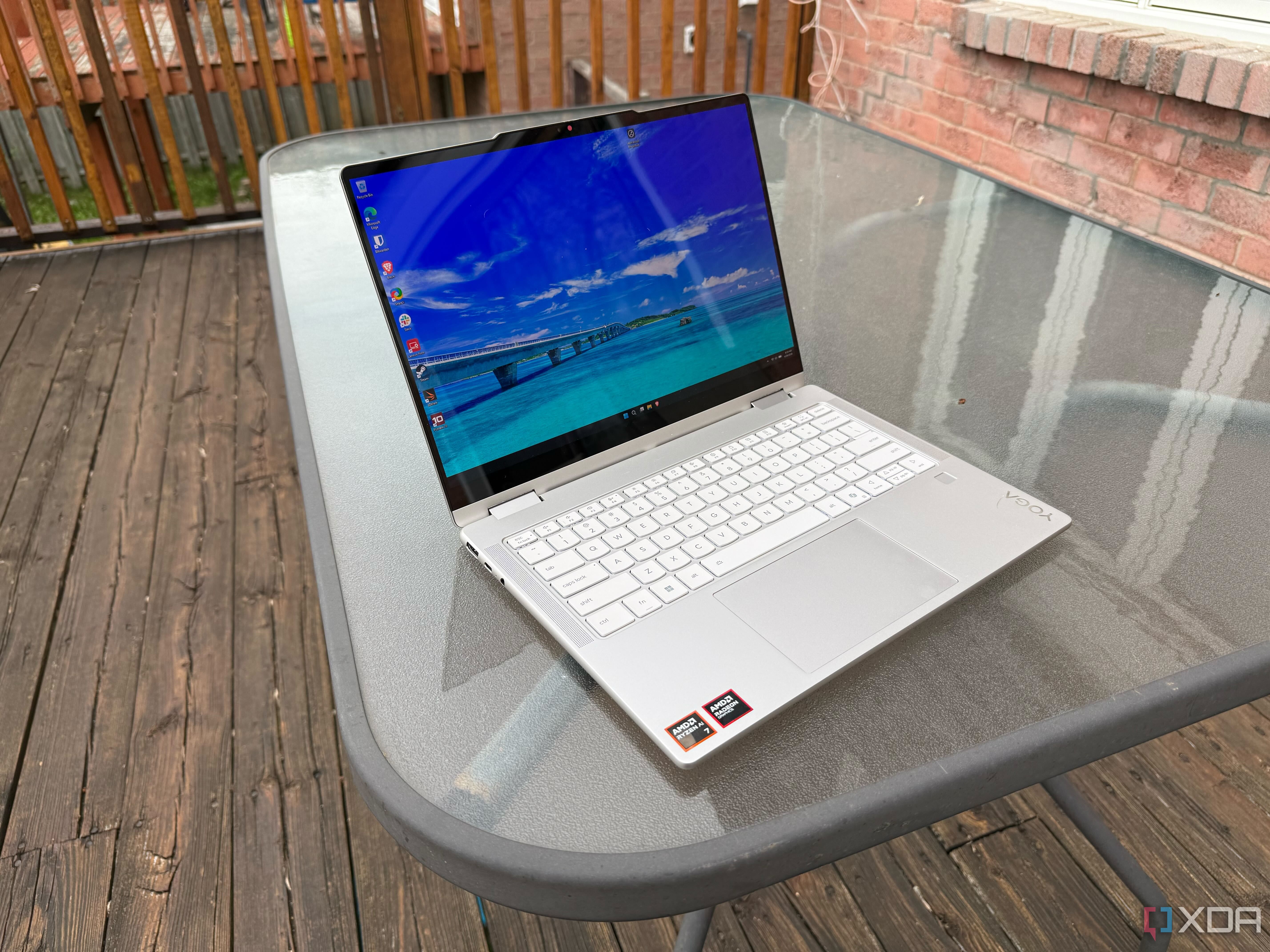 Lenovo Yoga 7a Usung AMD Ryzen AI 7 445 Namun Performa Chip Kurang Optimal