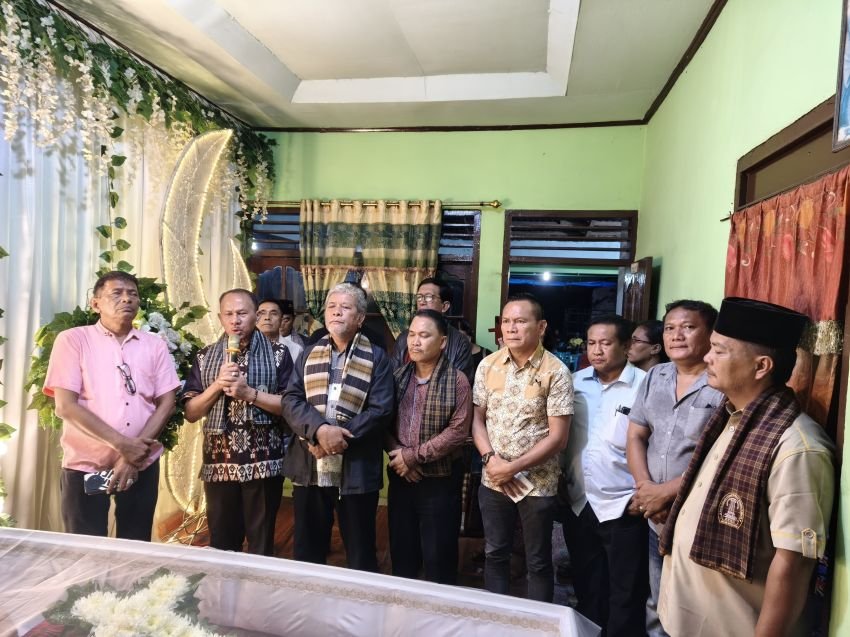 Maruli Siahaan Melayat dan Kirim Ambulans ke Rumah Duka di Medan