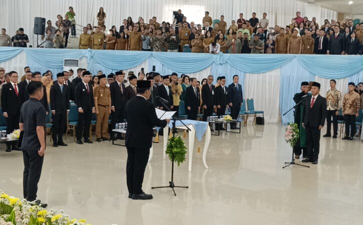 Gubernur Yulius Selvanus Lantik Tahlis Gallang Jadi Sekprov Sulawesi Utara