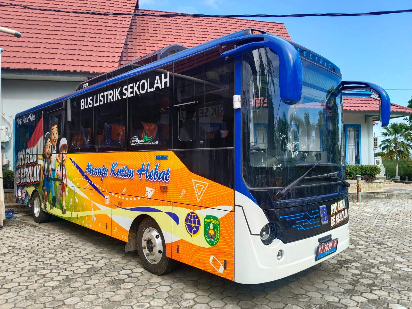 Kutai Timur Operasikan Bus Listrik Sekolah Perdana untuk Pelajar Sangatta