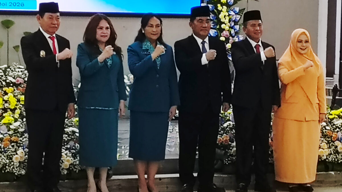 Gubernur Yulius Selvanus Lantik Tahlis Gallang Jadi Sekprov Sulut