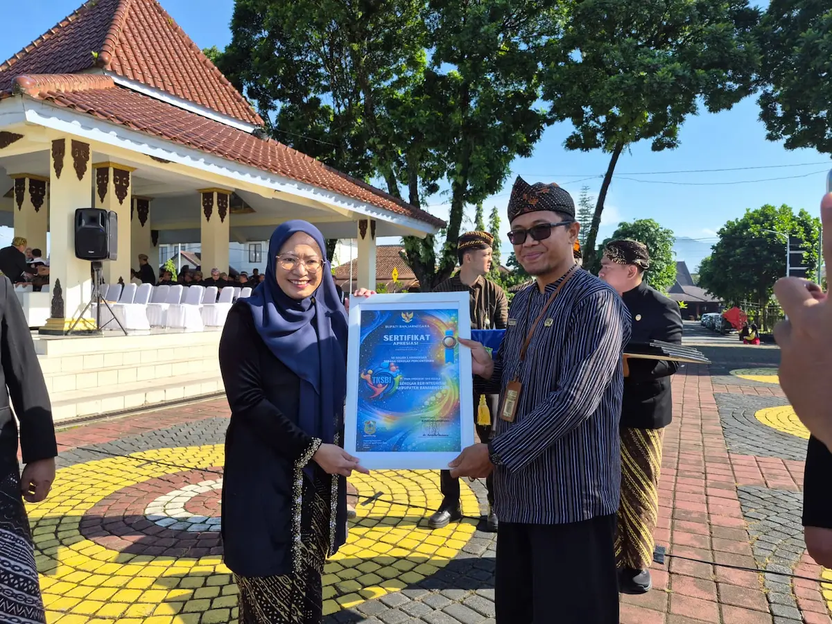Bupati Banjarnegara Dorong Sekolah Berintegritas pada Peringatan Hardiknas 2026