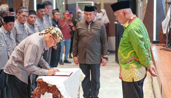 Mahyeldi Lantik Maman Sudarman Jadi Ketua FPK Sumbar 2025-2031