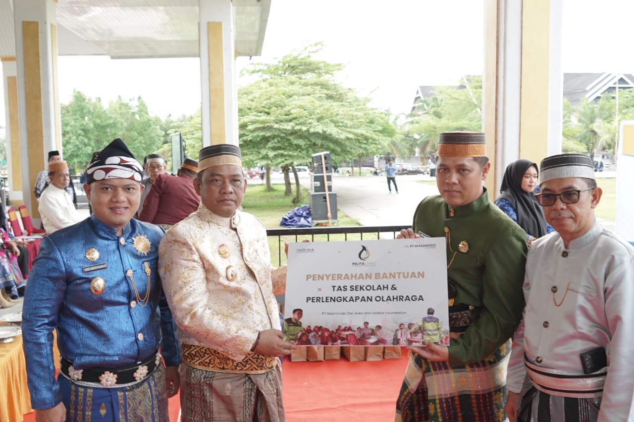 Bupati Luwu Salurkan 790 Bantuan Pendidikan Masmindo di Hardiknas 2026