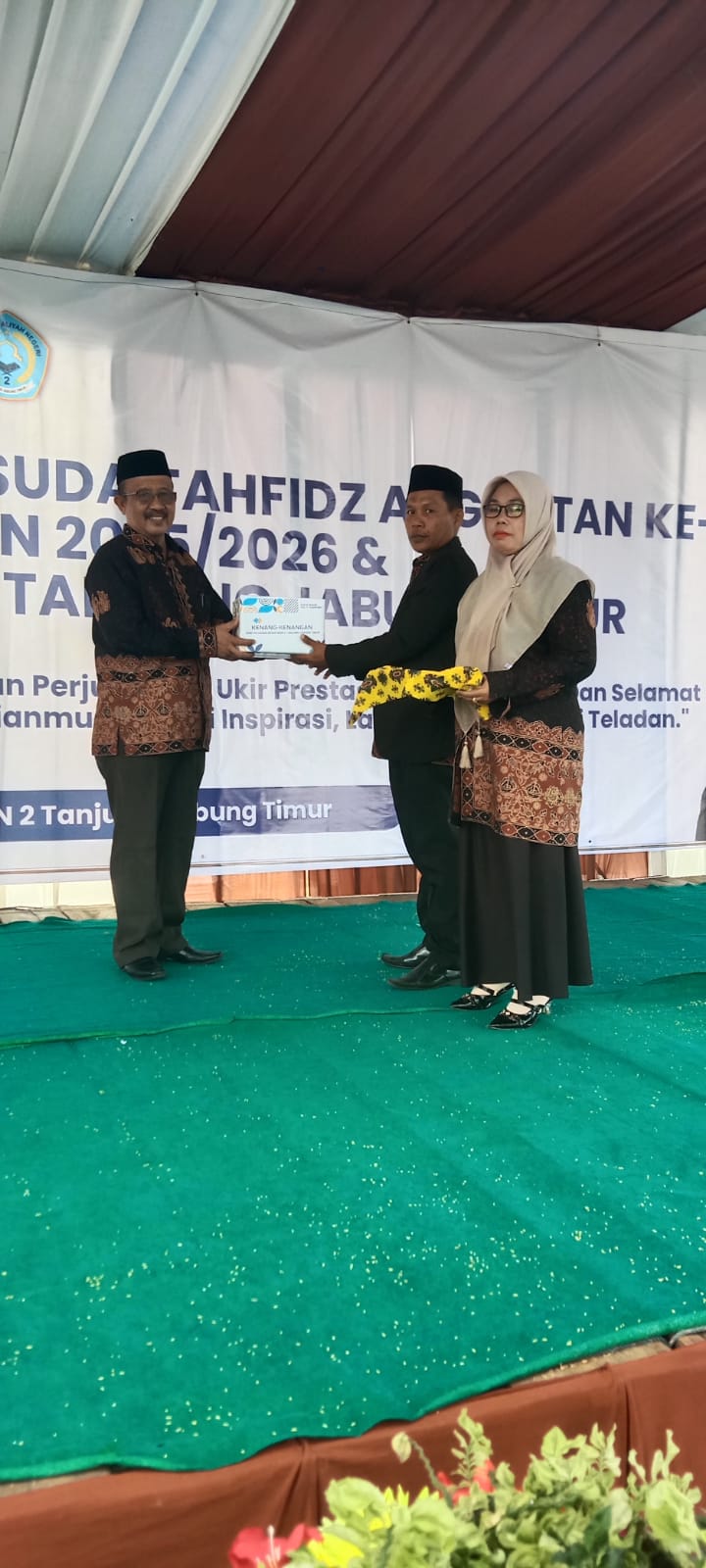 MAN 2 Tanjabtim Lepas 72 Siswa dan Wisuda 21 Hafiz 30 Juz