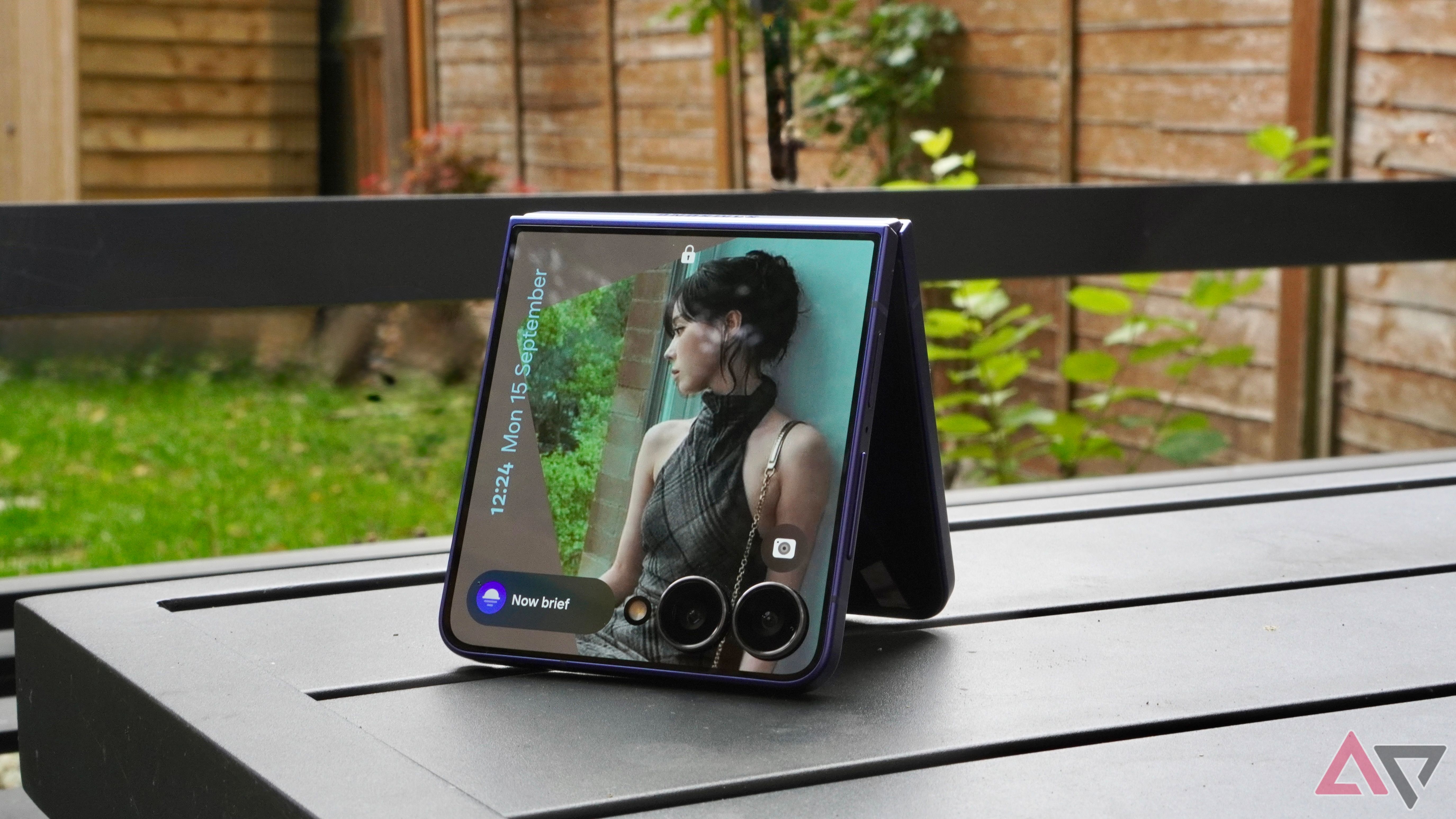 Samsung Galaxy Z Flip 8 Gunakan Engsel Baru Demi Hilangkan Bekas Lipatan