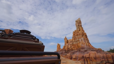 Disney World Buka Kembali Wahana Big Thunder Mountain Railroad Lalu Tutup Mendadak