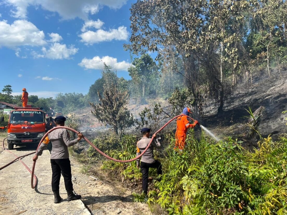 Brimob Polda Kaltara Jinakkan Karhutla di Jelaral Hulu Bulungan