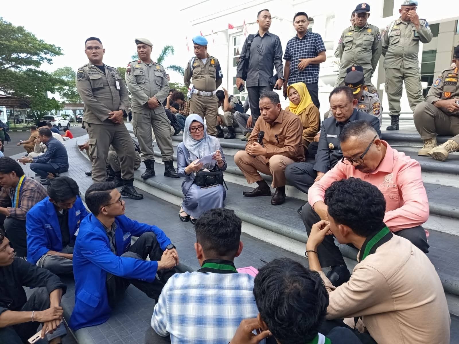 DPRD Gorontalo Ajak Mahasiswa Dialog Formal Bahas Honorer dan Bansos