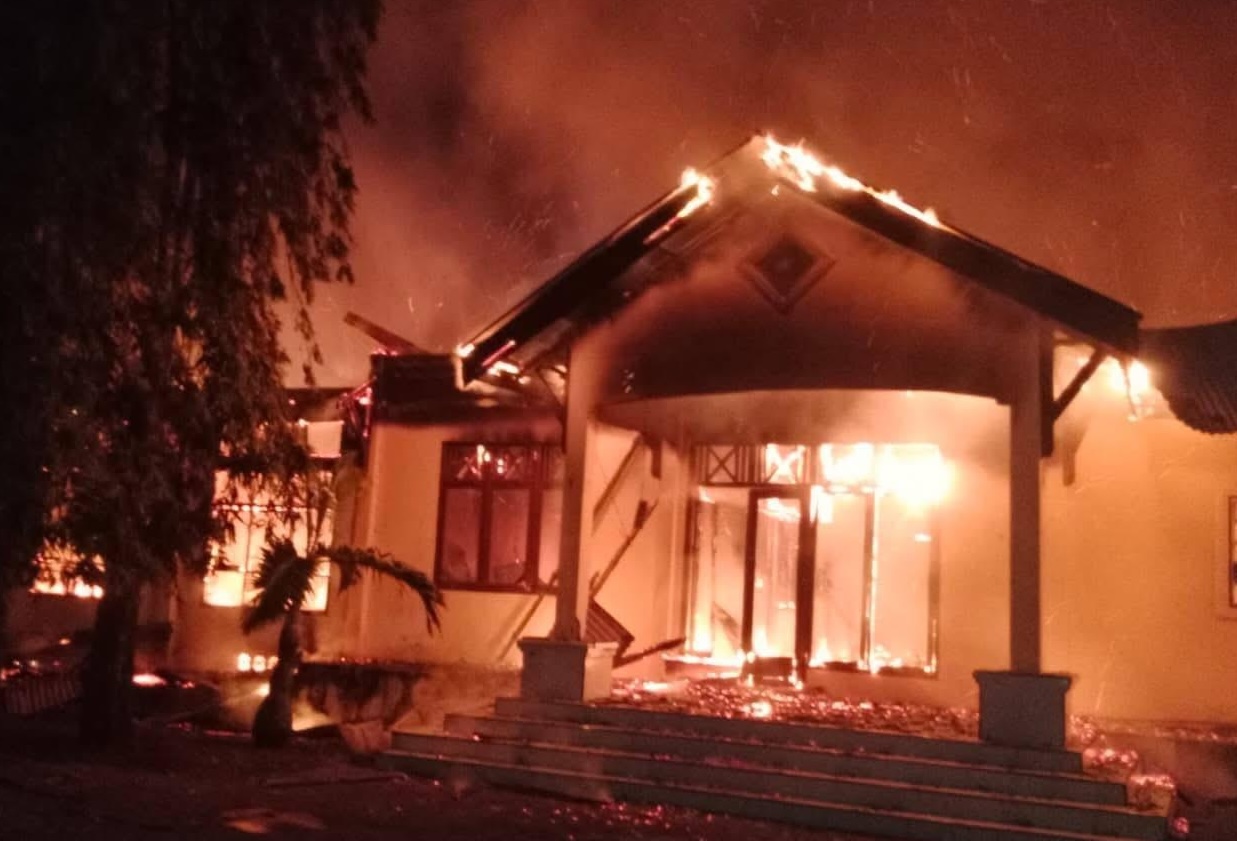 Tujuh Ruangan SMAN 7 Kota Ternate di Pulau Moti Ludes Terbakar