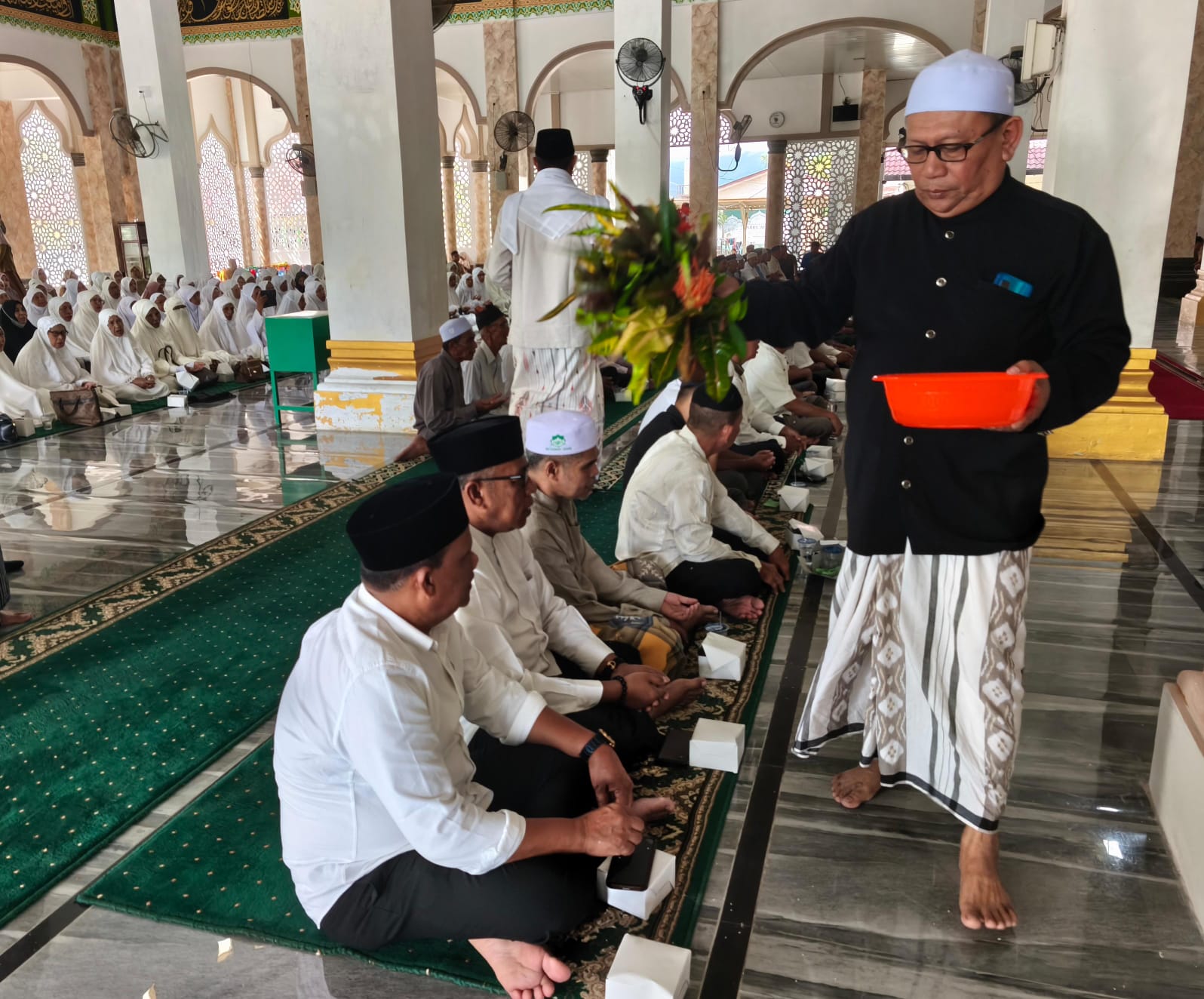 Bupati Pidie Jaya Peusijuk 183 Calon Haji, Titip Doa Dana Banjir Cair