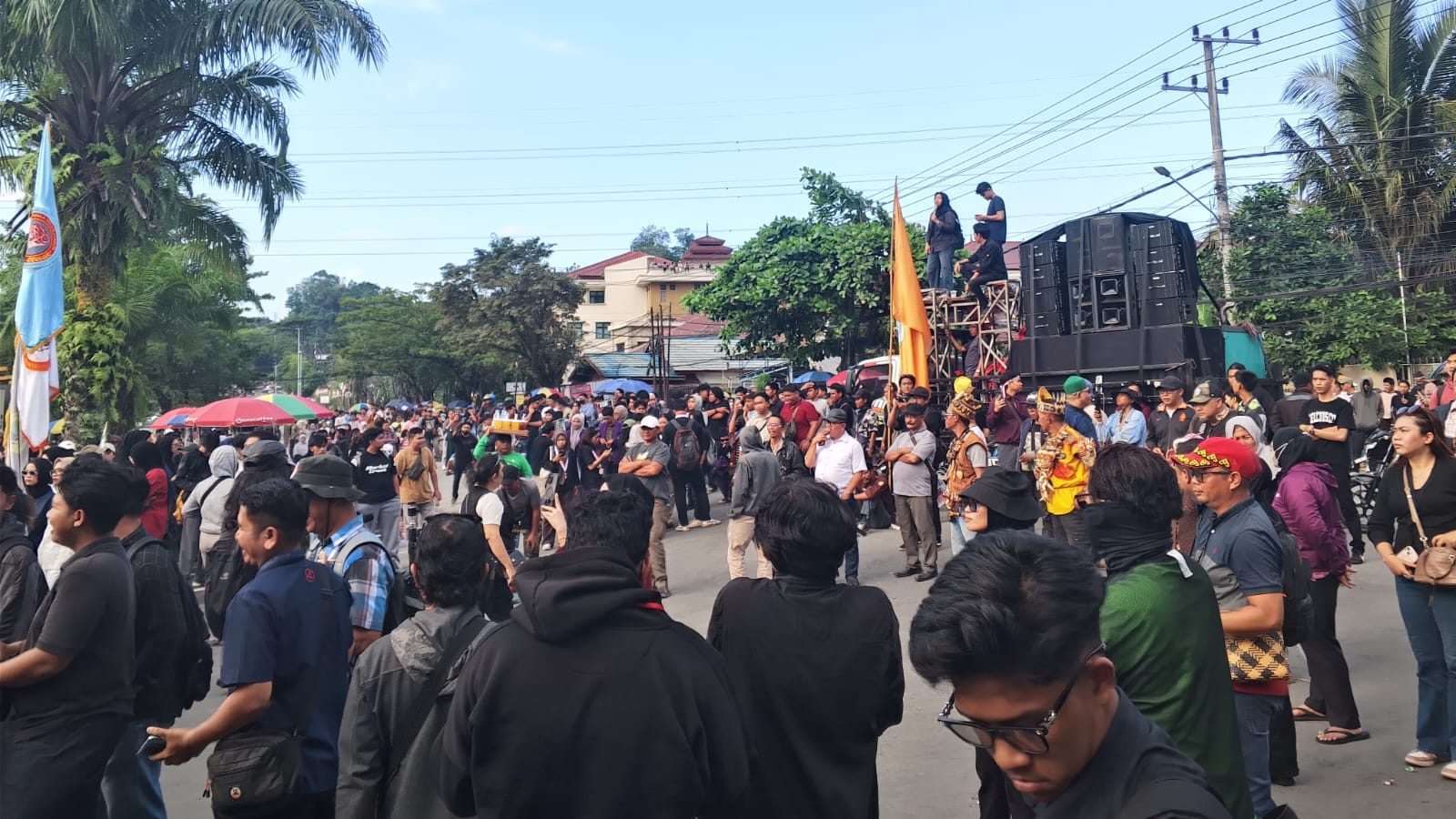 Ratusan Mahasiswa Kaltim Geruduk DPRD Samarinda Desak Putusan Hak Angket