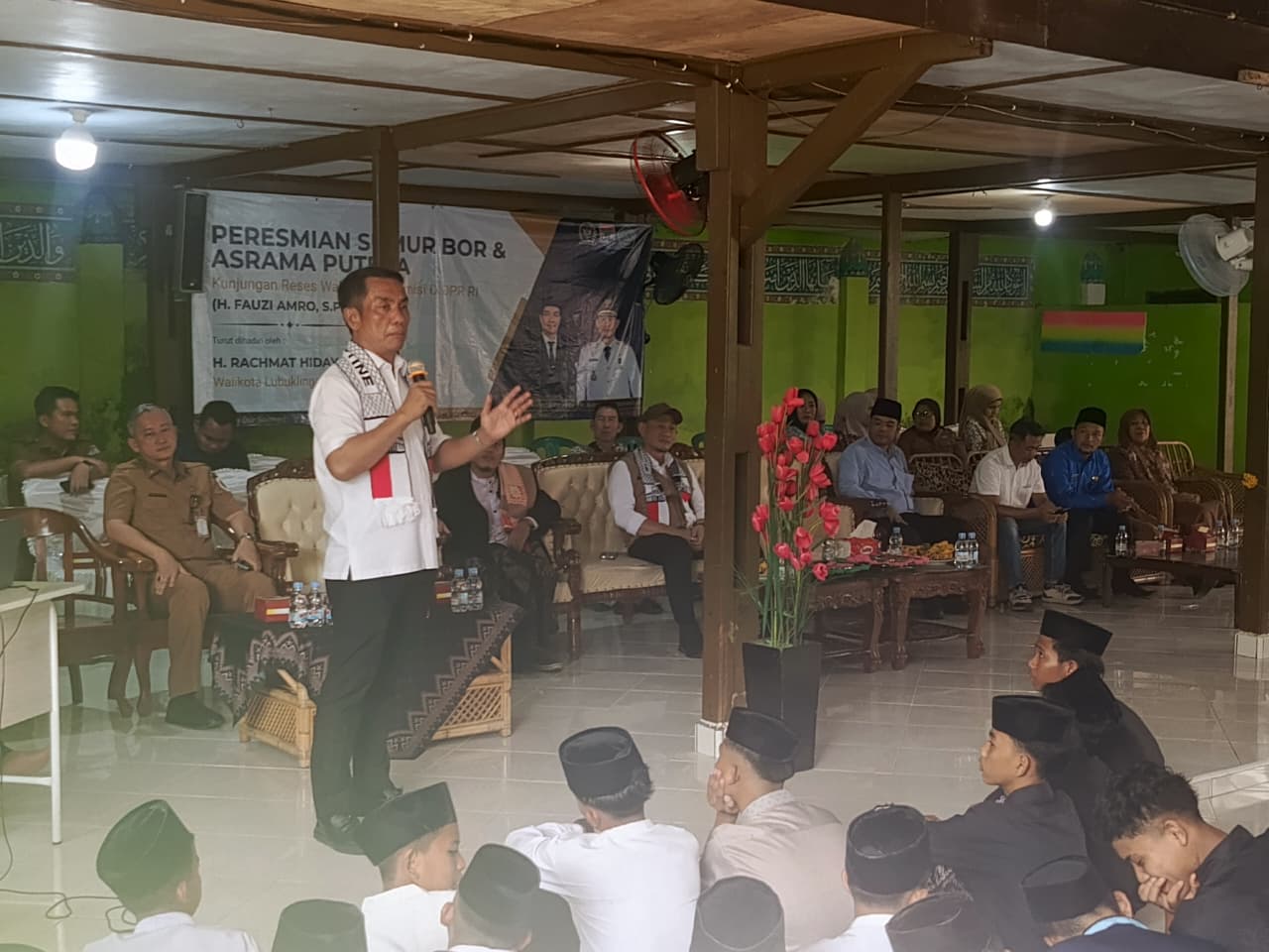 Fauzi Amro Serahkan Bantuan Sumur Bor di Dua Pesantren Lubuklinggau